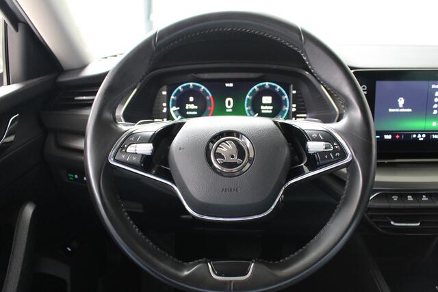 Skoda OCTAVIA Combi 1.0 e-TSI Business Edition Navigatie | 17" Velgen | Cruise Control | Led | El. achterklep