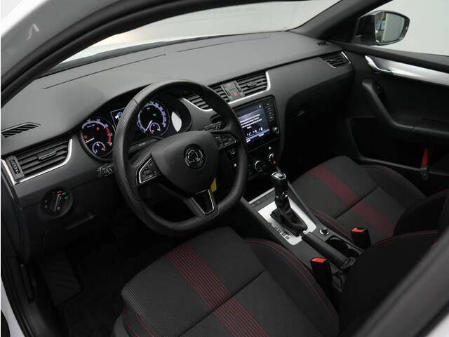 Skoda OCTAVIA Combi 1.5 TSI 150 pk DSG Greentech Sport Business | Navigatie | Parkeersensoren achter | Cruise Control