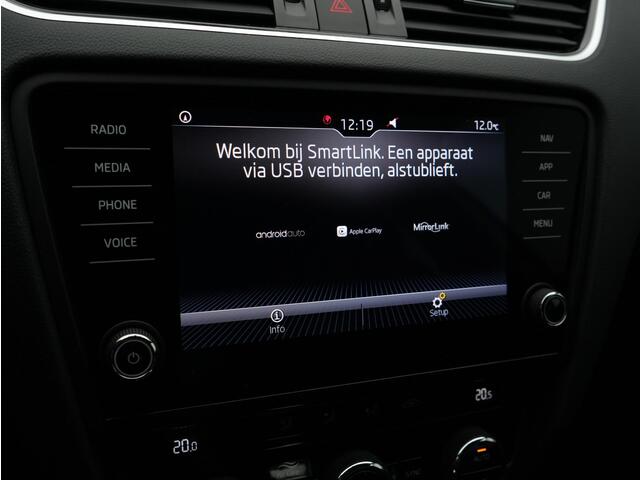 Skoda OCTAVIA Combi 1.5 TSI 150 pk DSG Greentech Sport Business | Navigatie | Parkeersensoren achter | Cruise Control