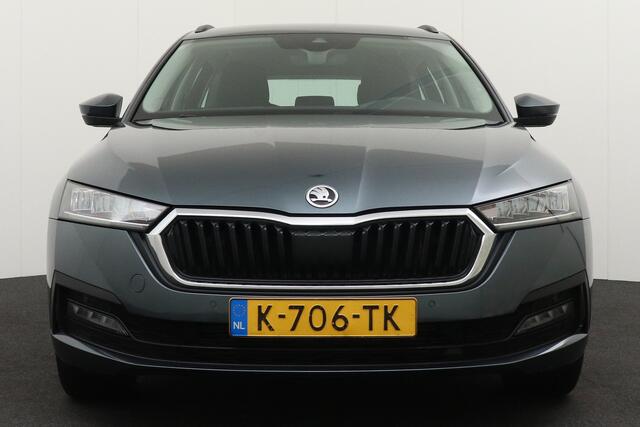 Skoda OCTAVIA Combi 1.0 e-TSI Business Edition+ Carplay Navi Park. Sens