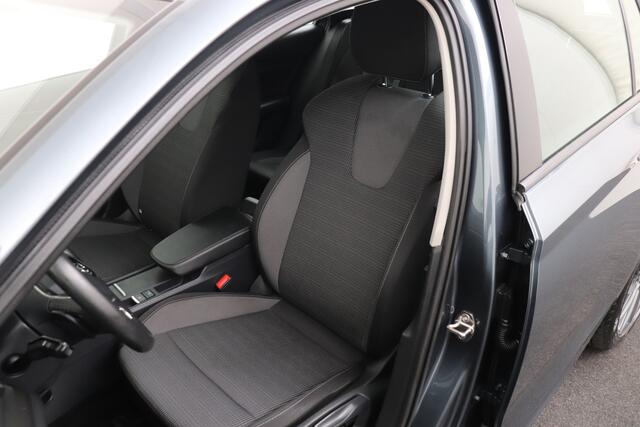 Skoda OCTAVIA Combi 1.0 e-TSI Business Edition+ Carplay Navi Park. Sens