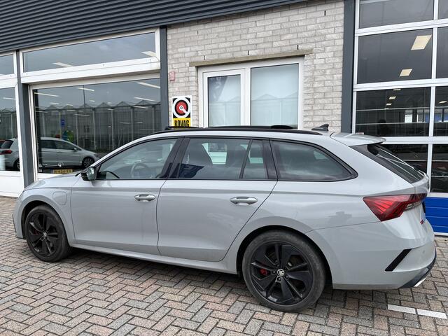 Skoda OCTAVIA Combi 1.4 TSI RS iV PHEV / AUTOMAAT/ PANO/ DIGITAL DASH/ KEYLESS/ NAVI/ SMART LINK/ ADAPT. CRUISE/ MATRIX/ ELEKTR. STOELEN/ PARK. SENSOREN/ RIJ-MODI/ HEAD-UP DISPLAY