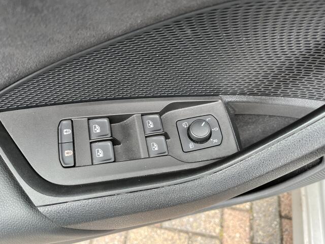 Skoda OCTAVIA Combi 1.4 TSI RS iV PHEV / AUTOMAAT/ PANO/ DIGITAL DASH/ KEYLESS/ NAVI/ SMART LINK/ ADAPT. CRUISE/ MATRIX/ ELEKTR. STOELEN/ PARK. SENSOREN/ RIJ-MODI/ HEAD-UP DISPLAY