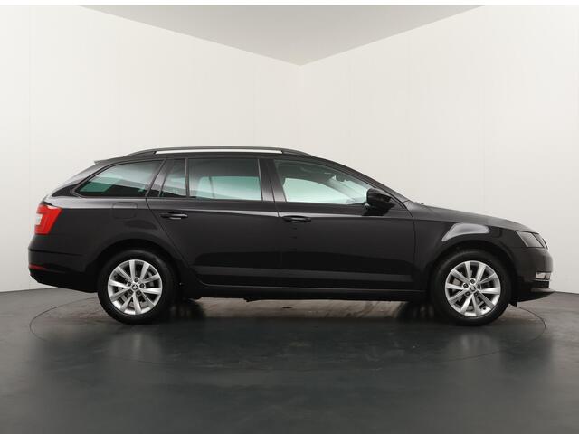 Skoda OCTAVIA Combi 1.4 150pk TSI Greentech Ambition Business | Parkeersensoren V+A | Trekhaak | Airco | Navigatie |