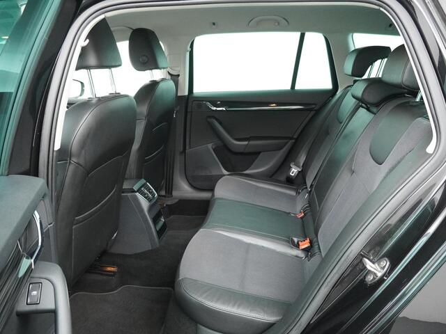 Skoda OCTAVIA Combi 1.4 150pk TSI Greentech Ambition Business | Parkeersensoren V+A | Trekhaak | Airco | Navigatie |