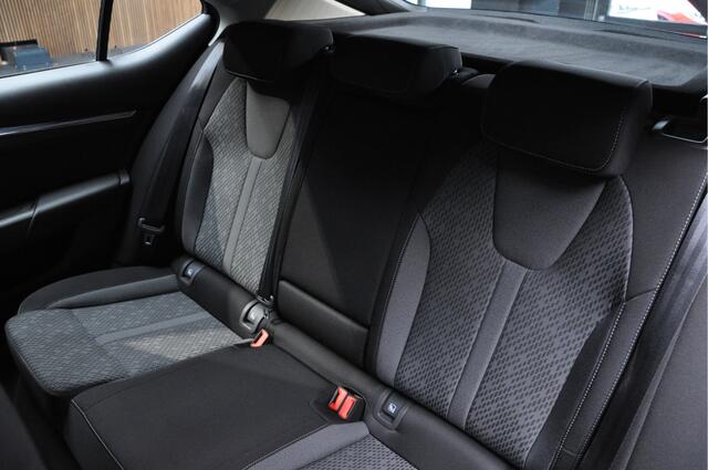Skoda OCTAVIA 1.4 TSI iV PHEV Head-Up Camera ACC Ambient PDC Keyless Memory