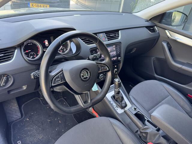 Skoda OCTAVIA Combi 1.5 TSI 150PK DSG Business Edition Navigatie Stoelverwarming Trekhaak