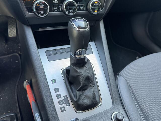 Skoda OCTAVIA Combi 1.5 TSI 150PK DSG Business Edition Navigatie Stoelverwarming Trekhaak