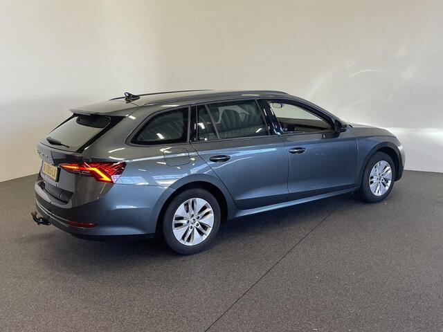 Skoda OCTAVIA Combi 1.0 TSI Business Edition Airco|ECC Navi Carplay Virtual Cockpit Trekhaak Full LED Cruise Control