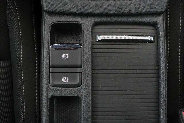 Skoda OCTAVIA 1.0 e-TSI Sport | Carplay | Full LED | Navigatie | Sfeerverlichting | DAB | Sportstoelen | Climate control | Parkeerhulp