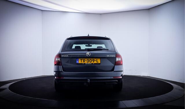 Skoda OCTAVIA Combi 1.6TDI Dsg EDITION FACE LIFT 1\2 LEDER | CLIMA | NAVI GROOT |