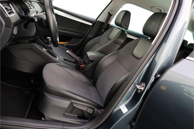 Skoda OCTAVIA Combi 1.6TDI Dsg EDITION FACE LIFT 1\2 LEDER | CLIMA | NAVI GROOT |