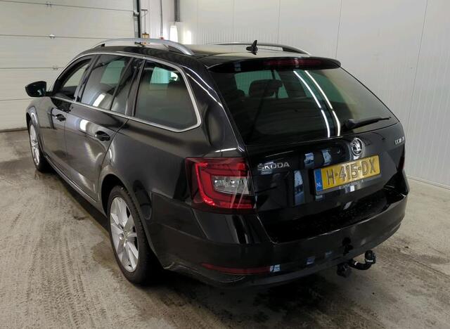 Skoda OCTAVIA Combi 1.6 TDI Automaat 116PK Greentech Clever Edition / Trekhaak / Airco-ecc./ 1/2 Leder / Stoelverwarming /