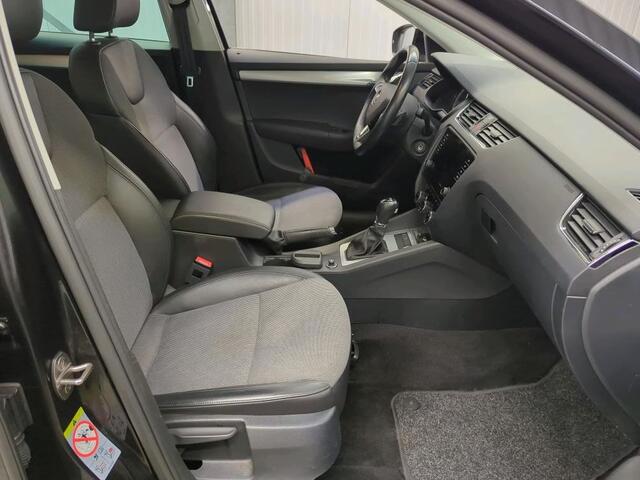 Skoda OCTAVIA Combi 1.6 TDI Automaat 116PK Greentech Clever Edition / Trekhaak / Airco-ecc./ 1/2 Leder / Stoelverwarming /