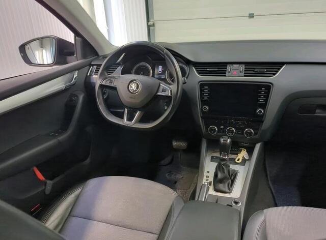 Skoda OCTAVIA Combi 1.6 TDI Automaat 116PK Greentech Clever Edition / Trekhaak / Airco-ecc./ 1/2 Leder / Stoelverwarming /