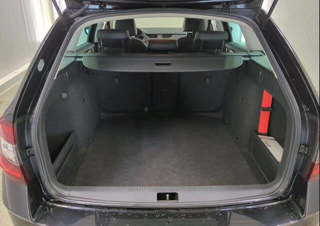 Skoda OCTAVIA Combi 1.6 TDI Automaat 116PK Greentech Clever Edition / Trekhaak / Airco-ecc./ 1/2 Leder / Stoelverwarming /