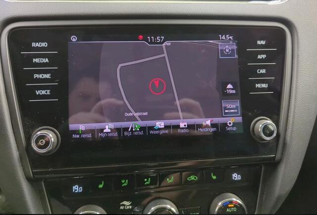 Skoda OCTAVIA Combi 1.6 TDI Automaat 116PK Greentech Clever Edition / Trekhaak / Airco-ecc./ 1/2 Leder / Stoelverwarming /