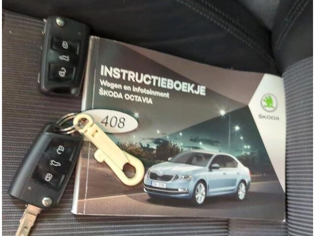 Skoda OCTAVIA Combi 1.6 TDI Automaat 116PK Greentech Clever Edition / Trekhaak / Airco-ecc./ 1/2 Leder / Stoelverwarming /