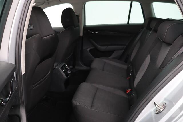 Skoda OCTAVIA 1.4 TSI iV PHEV Business Edition | Camera | Carplay | Navigatie | Full LED | Sfeerverlichting | Parkeerhulp | Climate control