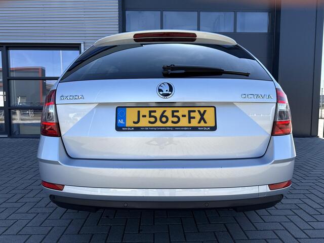 Skoda OCTAVIA Combi 1.5 TSI Gr. BNS Edition Automaat ?Half Leder ?Navigatie ?Apple Carplay & Android Auto ?Climate ?Cruise ?Parkeersensoren ?Stoelverwarming ?Lichtmetaal