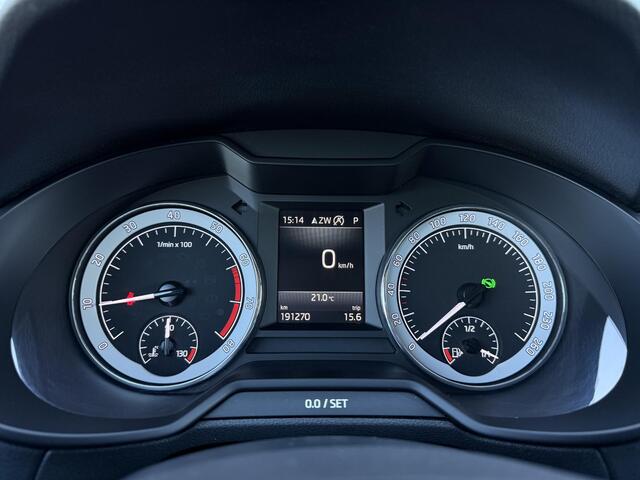 Skoda OCTAVIA Combi 1.5 TSI Gr. BNS Edition Automaat ?Half Leder ?Navigatie ?Apple Carplay & Android Auto ?Climate ?Cruise ?Parkeersensoren ?Stoelverwarming ?Lichtmetaal