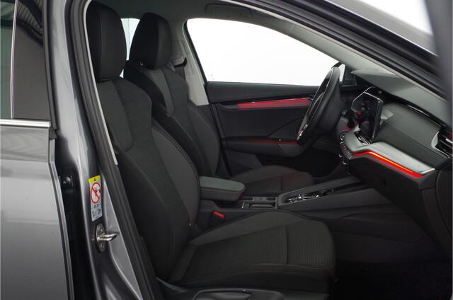 Skoda OCTAVIA Combi 1.0 e-TSI Ambition > Trekhaak/Camera/Sfeerverlichting/Stoelverwarming...