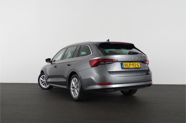 Skoda OCTAVIA Combi 1.0 e-TSI Ambition > Trekhaak/Camera/Sfeerverlichting/Stoelverwarming...