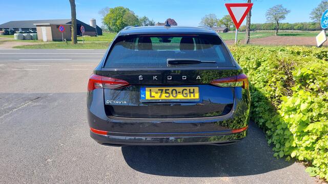 Skoda OCTAVIA Combi 1.0 TSI Business Edition CLIMA/NAVI/LED BJ 2021