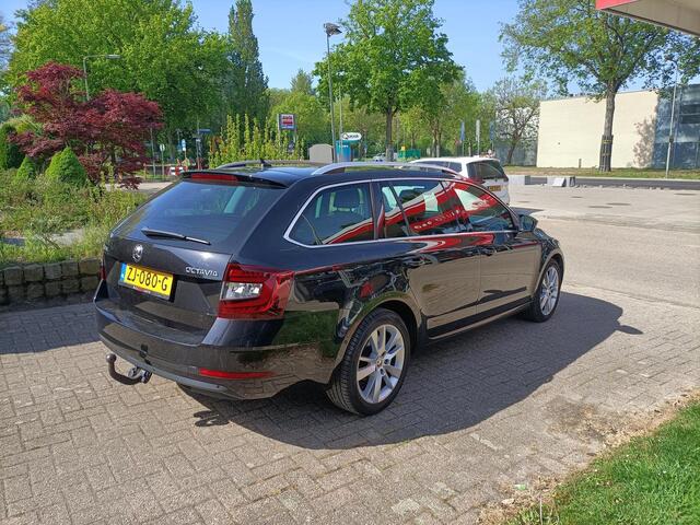 Skoda OCTAVIA COMBI 1.0 TSI Style Business Leder/DSG/Navi/Trekh
