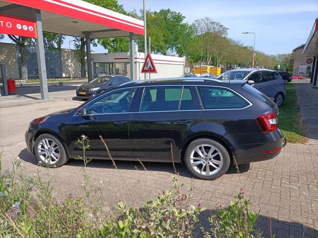 Skoda OCTAVIA COMBI 1.0 TSI Style Business Leder/DSG/Navi/Trekh