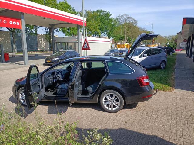 Skoda OCTAVIA COMBI 1.0 TSI Style Business Leder/DSG/Navi/Trekh