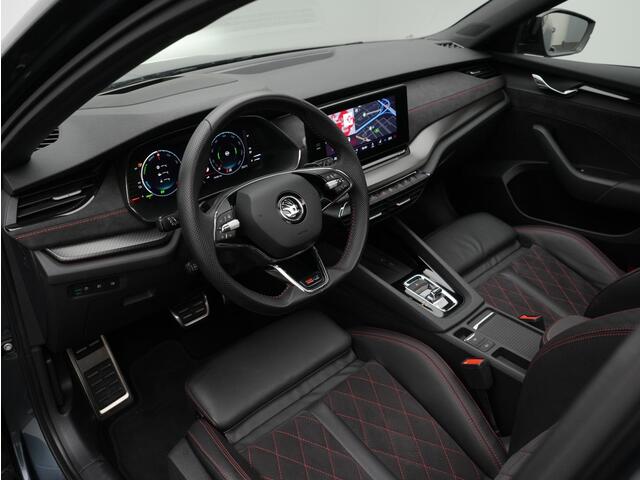 Skoda OCTAVIA Combi 1.4 TSI 245 pk DSG RS iV PHEV Business | Panoramadak | Geheugen-/massagestoelen | Leder/alcantara | Adaptief sportonderstel | CANTON | Head-up display
