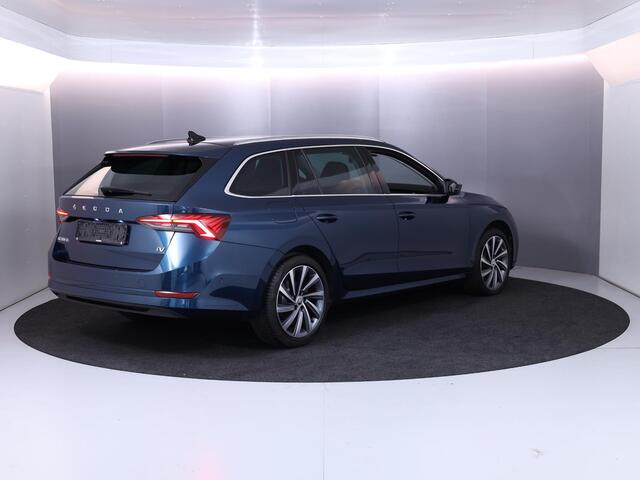 Skoda OCTAVIA Combi 1.4 TSI iV PHEV Style 204 pk Automaat (DSG) | Navigatie | Parkeersensoren (Park assist) | Achteruitrijcamera | Adaptieve cruise control | Stoelverwarming | Head-up display |
