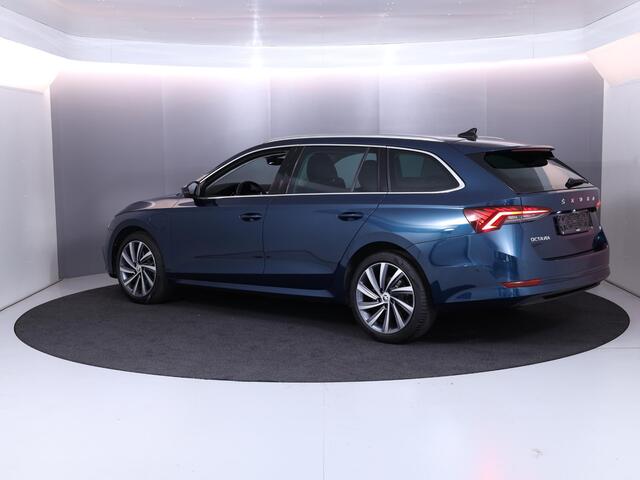Skoda OCTAVIA Combi 1.4 TSI iV PHEV Style 204 pk Automaat (DSG) | Navigatie | Parkeersensoren (Park assist) | Achteruitrijcamera | Adaptieve cruise control | Stoelverwarming | Head-up display |