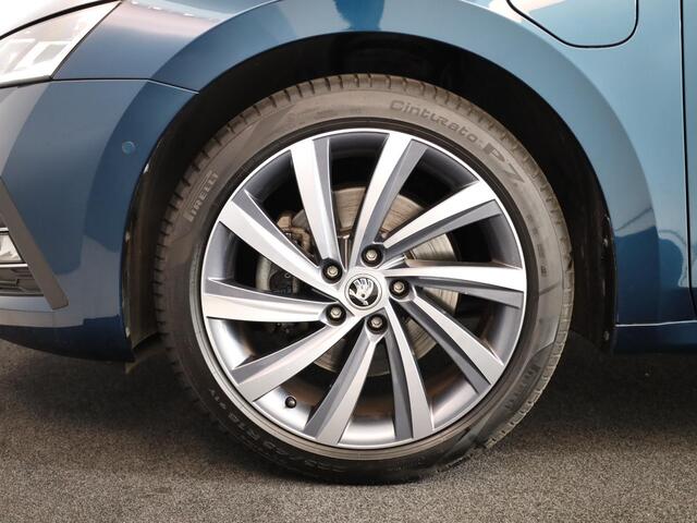 Skoda OCTAVIA Combi 1.4 TSI iV PHEV Style 204 pk Automaat (DSG) | Navigatie | Parkeersensoren (Park assist) | Achteruitrijcamera | Adaptieve cruise control | Stoelverwarming | Head-up display |