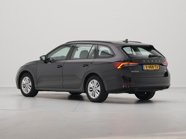 Skoda OCTAVIA Combi 1.0 e-TSI 110pk DSG Business Edition Trekhaak Navigatie Pdc Clima