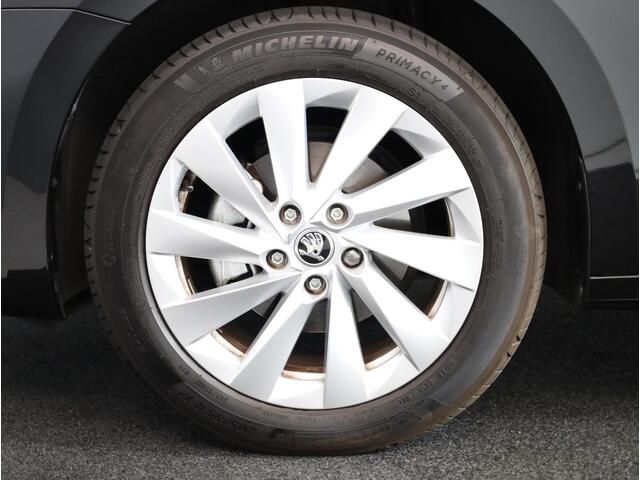Skoda OCTAVIA Combi 1.0 e-TSI Ambition 110 pk Automaat (DSG) | Navigatie | Parkeersensoren | LED koplampen | Stoelverwarming | Apple Carplay/Android Auto |