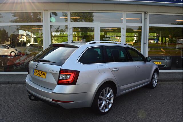 Skoda OCTAVIA Combi 1.5 TSI Greentech Style Business | Pano | PDC | Trekhaak | Orig. NL | NAP | Leder | Alcantara |