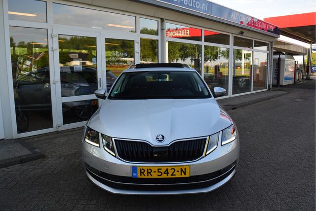 Skoda OCTAVIA Combi 1.5 TSI Greentech Style Business | Pano | PDC | Trekhaak | Orig. NL | NAP | Leder | Alcantara |