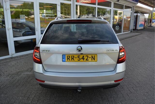 Skoda OCTAVIA Combi 1.5 TSI Greentech Style Business | Pano | PDC | Trekhaak | Orig. NL | NAP | Leder | Alcantara |