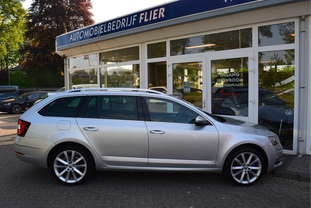 Skoda OCTAVIA Combi 1.5 TSI Greentech Style Business | Pano | PDC | Trekhaak | Orig. NL | NAP | Leder | Alcantara |