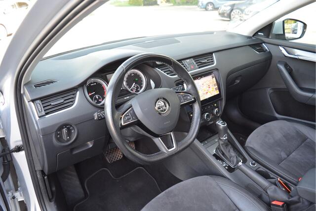 Skoda OCTAVIA Combi 1.5 TSI Greentech Style Business | Pano | PDC | Trekhaak | Orig. NL | NAP | Leder | Alcantara |