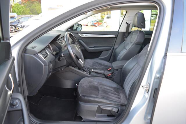 Skoda OCTAVIA Combi 1.5 TSI Greentech Style Business | Pano | PDC | Trekhaak | Orig. NL | NAP | Leder | Alcantara |