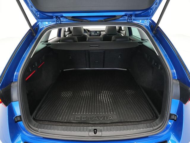 Skoda OCTAVIA Combi 1.4 TSI 204pk iV PHEV Style First Edition Panorama Camera Matrix Led Stoelverwarming