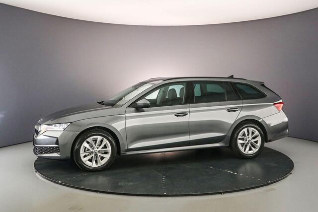 Skoda OCTAVIA Combi Business Edition Plus 1.5 eTSI 150pk DSG Automaat Trekhaak, Achteruitrijcamera, Navigatie, Adaptive cruise control, Elektrische achterklep, Parkeersensoren