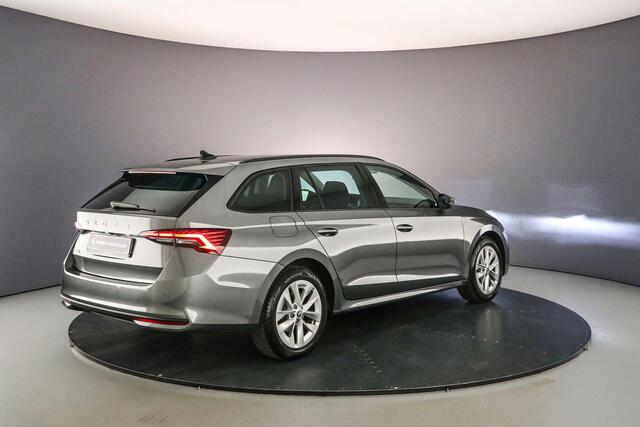Skoda OCTAVIA Combi Business Edition Plus 1.5 eTSI 150pk DSG Automaat Trekhaak, Achteruitrijcamera, Navigatie, Adaptive cruise control, Elektrische achterklep, Parkeersensoren