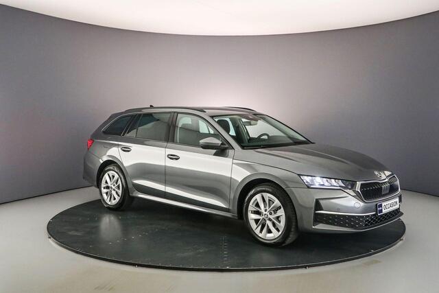 Skoda OCTAVIA Combi Business Edition Plus 1.5 eTSI 150pk DSG Automaat Trekhaak, Achteruitrijcamera, Navigatie, Adaptive cruise control, Elektrische achterklep, Parkeersensoren