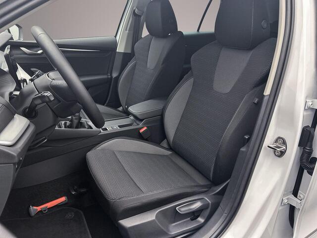 Skoda OCTAVIA Combi Business Edition 1.5 TSI 115pk Cruise control, Parkeersensoren, App connect, Airco, DAB, Radio, LED koplampen, Bluetooth