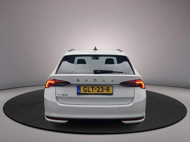 Skoda OCTAVIA Combi Business Edition 1.5 TSI 115pk Cruise control, Parkeersensoren, App connect, Airco, DAB, Radio, LED koplampen, Bluetooth