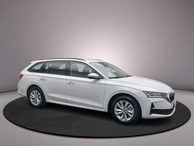 Skoda OCTAVIA Combi Business Edition 1.5 TSI 115pk Cruise control, Parkeersensoren, App connect, Airco, DAB, Radio, LED koplampen, Bluetooth